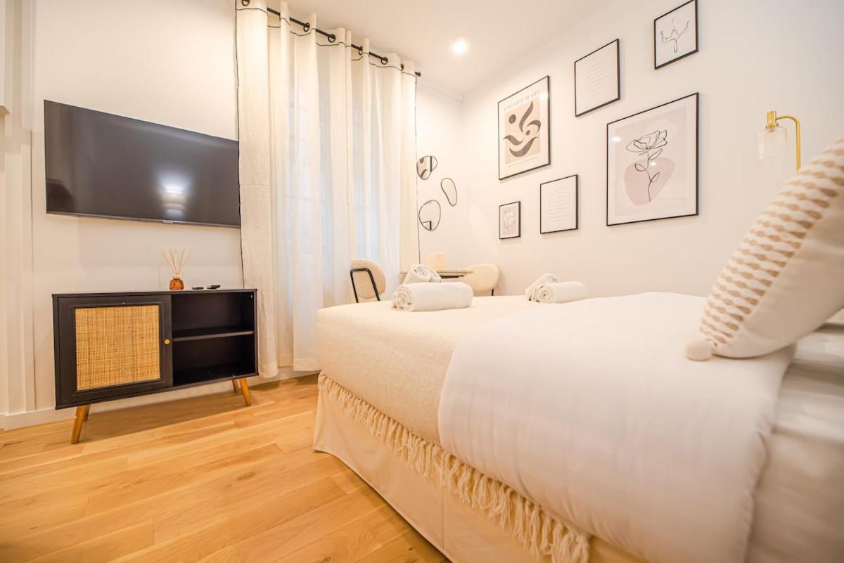 Charming In The Marais Apartment Paris