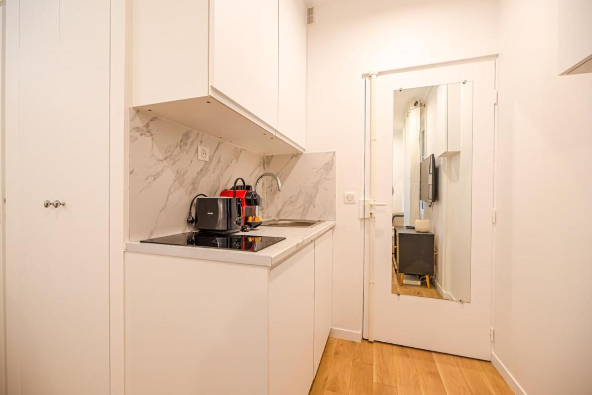 Charming In The Marais Apartment
